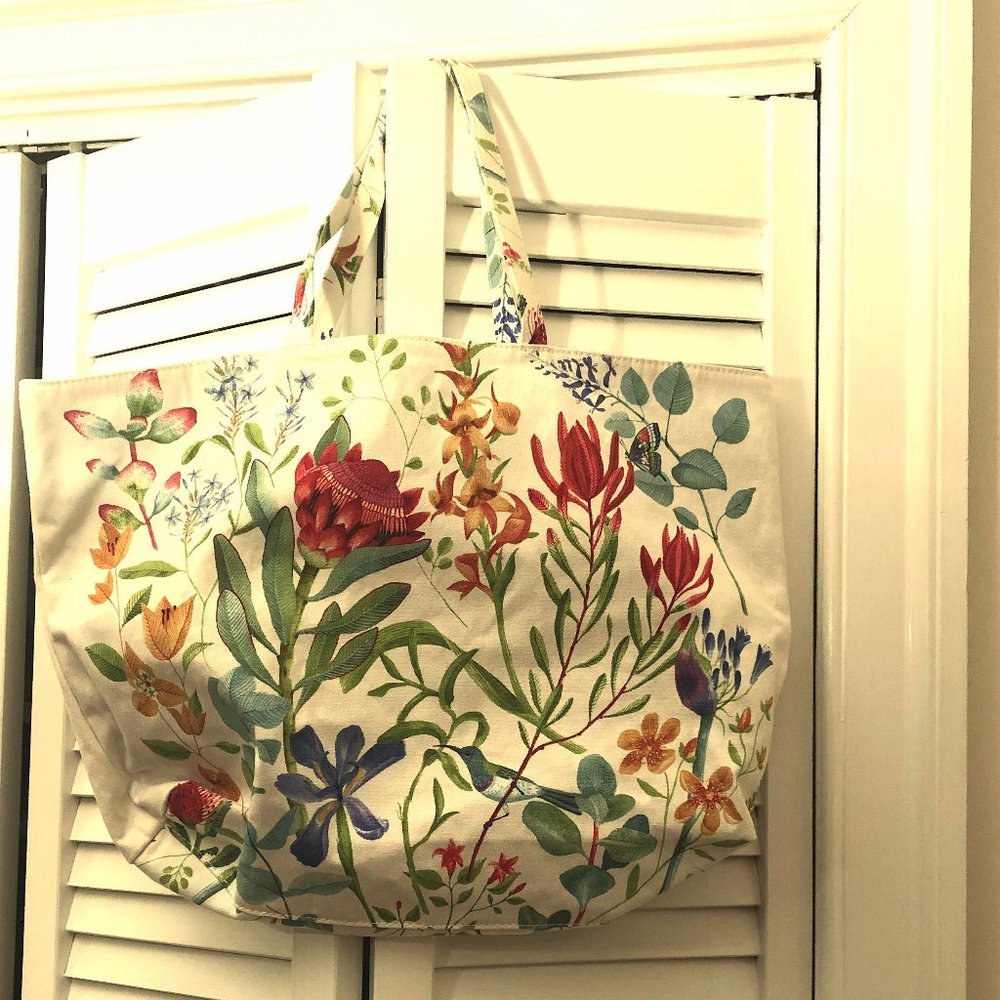 Estee Lauder tote with floral motives
